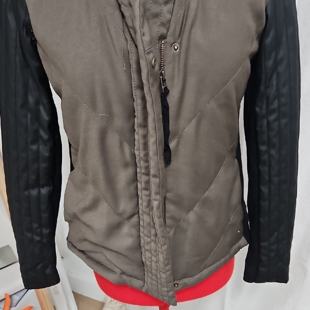 Simply Vera Vera Wang Women's Puffer Jacket - Black and Brown - Picture 3 of 6